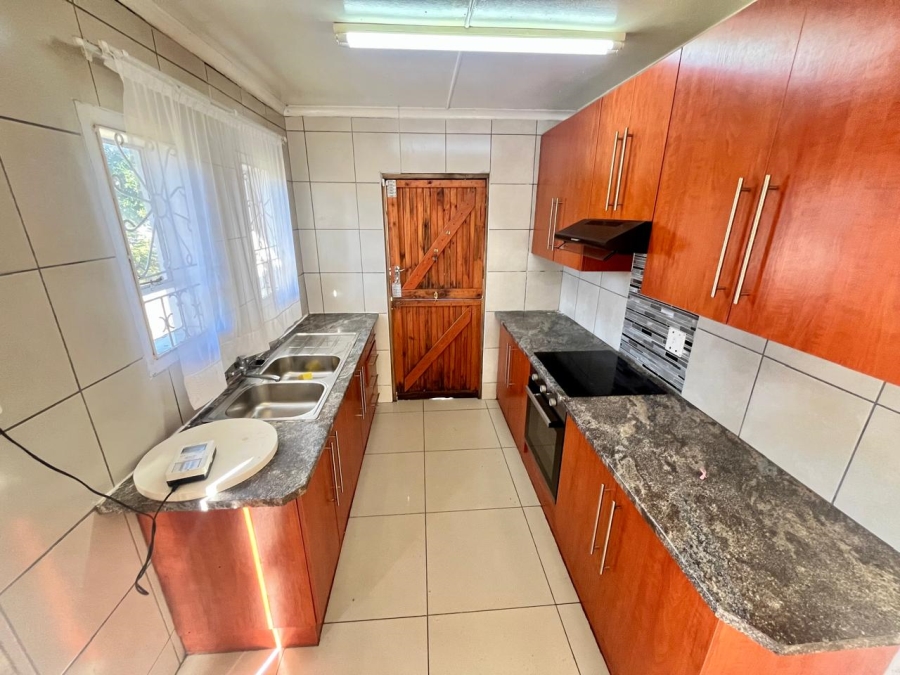 To Let 3 Bedroom Property for Rent in Braelyn Eastern Cape
